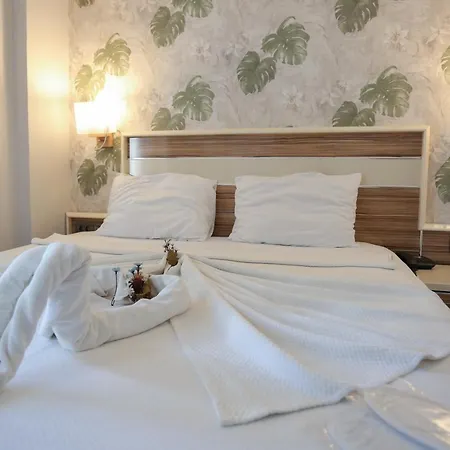 Smyrna Hotel 2*